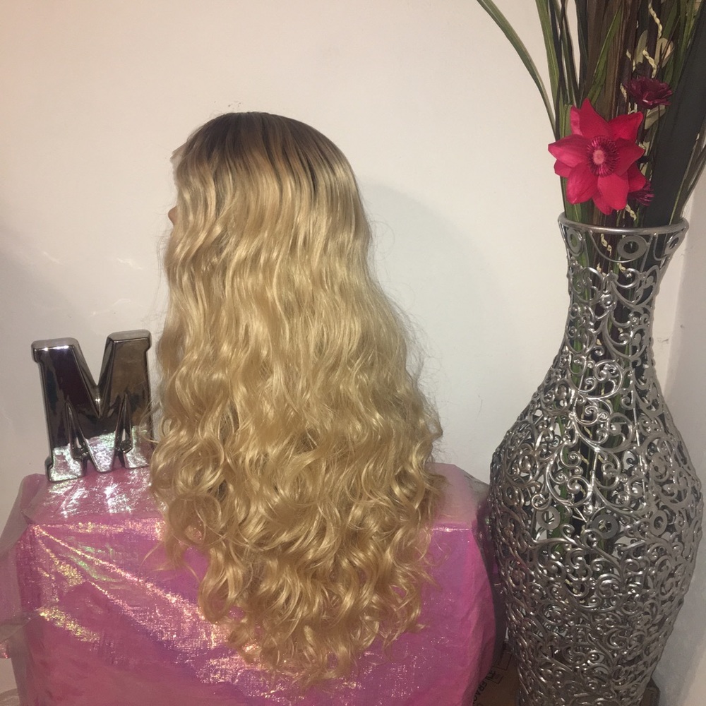 Lace front wig - Picture 5 of 7